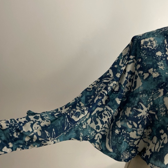 Pilcro Anthropologie Cropped Batwing Blouse XXS Oversized Ruffle Batik Blue - Picture 8 of 16